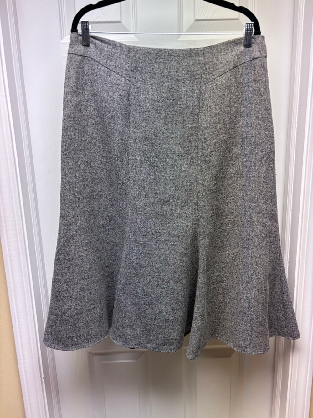 Dressbarn Gray Textured Flare Skirt Size 14 Midi Work Career